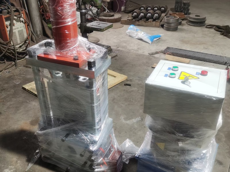 可调节式液压换网机头